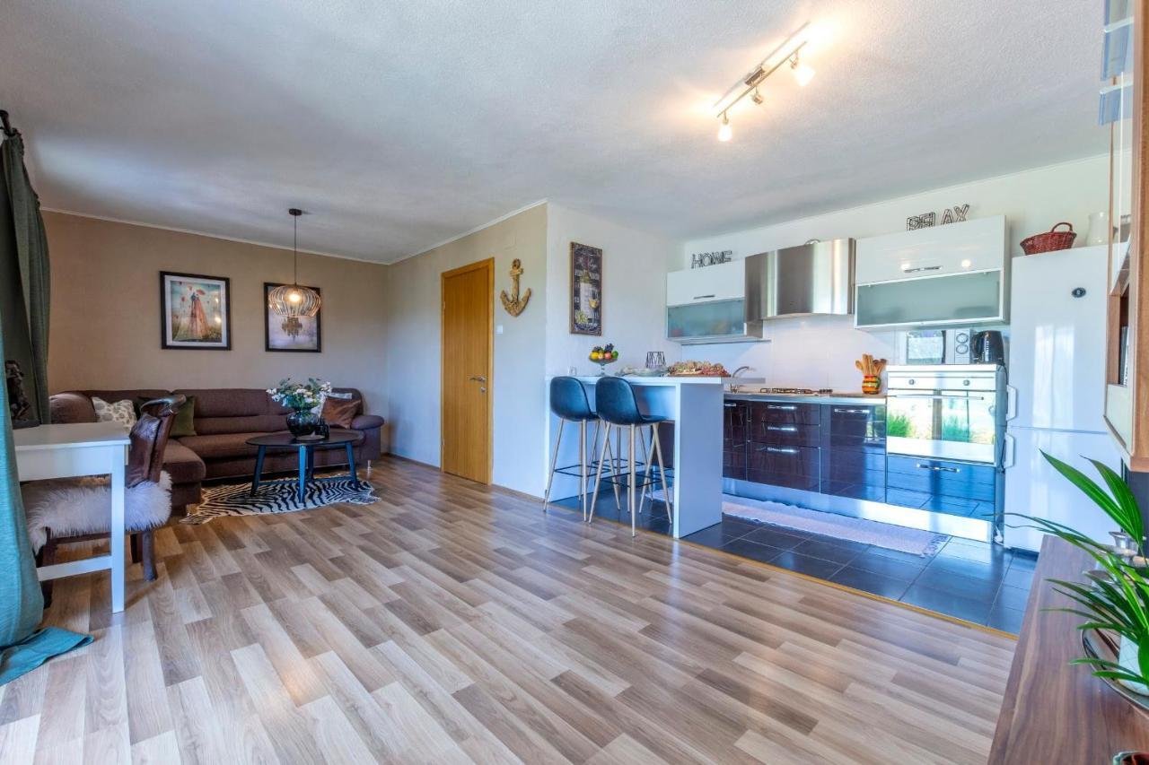 Apartman Ella Peracko Blato ภายนอก รูปภาพ