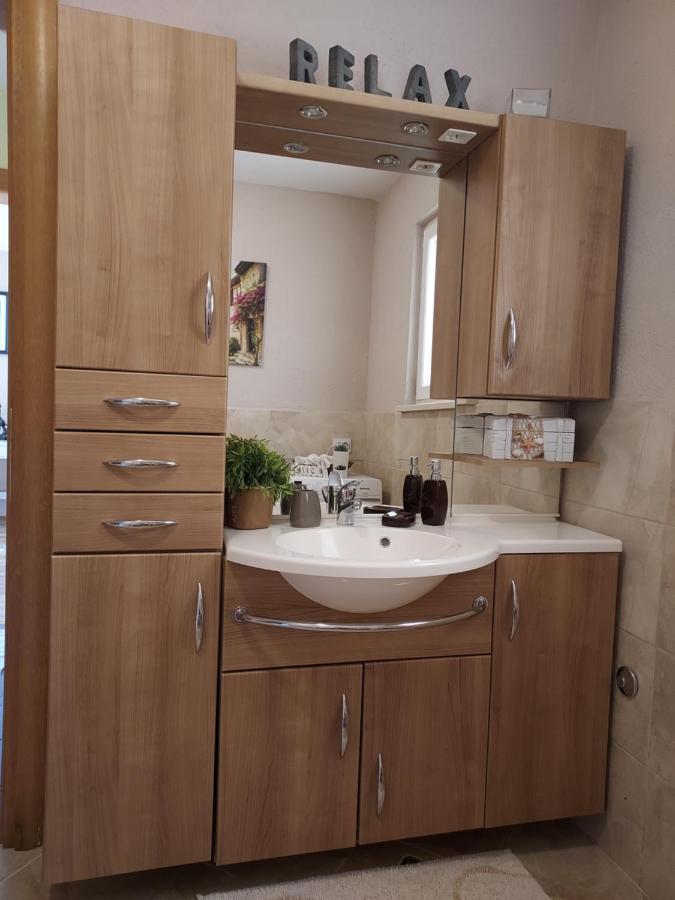 Apartman Ella Peracko Blato ภายนอก รูปภาพ